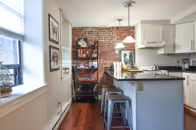 kitchen - Attractive one-bedroom condo rental, in-unit laundry. Easy walk to NEU!