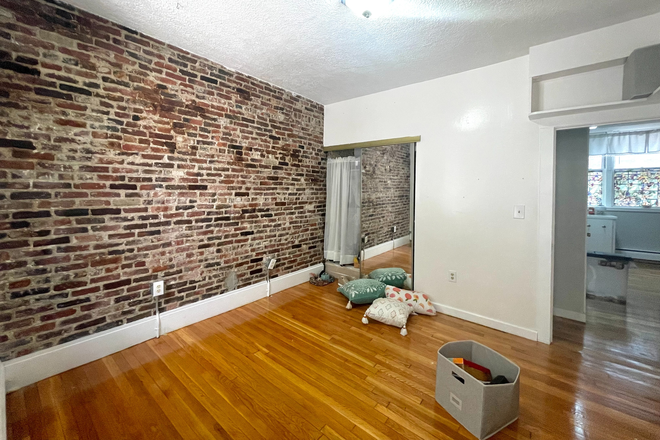 . - NO BROKER FEE - 2 bed / 2 bath - HEAT/HOT WATER INCLUDED - Avail 9/1/26!!! Apartments