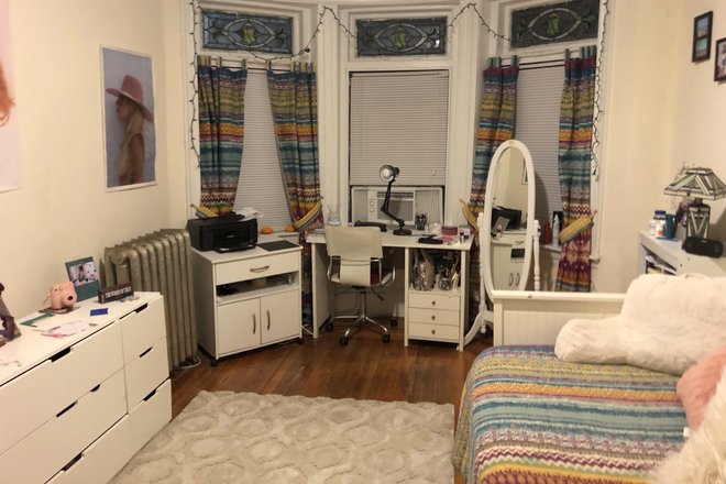 . - Sunny Charming 1 BR Split (2 bed) on Westland Ave *GREAT LOCATION* Avail 9/1