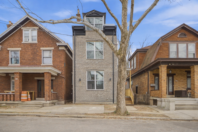 Outside View - Newly Renovated 6BR/3BA House – Perfect for Roommates, Close to Campus