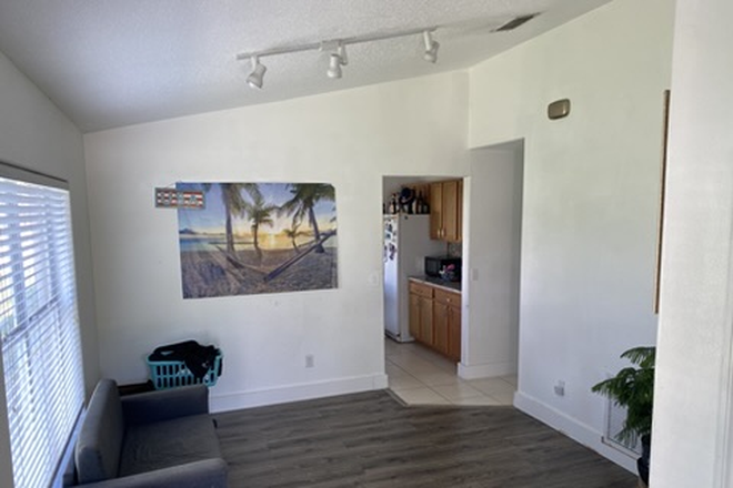 Front living room - Affordable house close to UCF, Full Sail, and Valencia