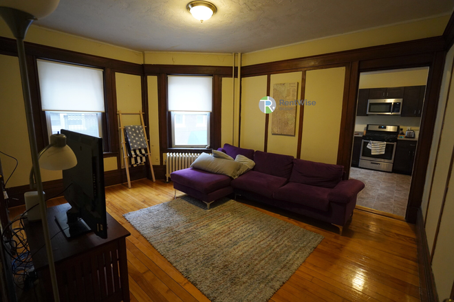 1 - SEPT 2026-Sweet 3 bed, Forest Hills T, H/HW inc, Student ok, NO FEE!