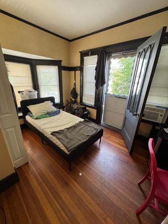 Furnished bedroom - Small Davis Square Bedroom in 6 Bed with Private Balcony Access - Great Location!