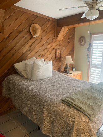 bedroom - Unoccupied Single family home with pool close to campus