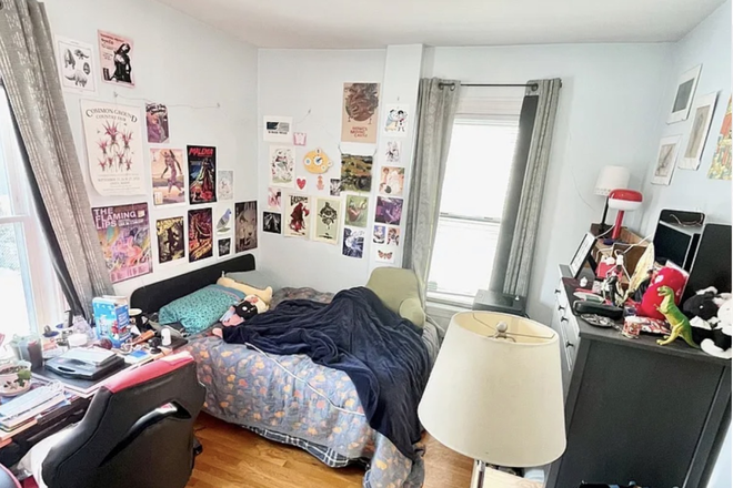 Bedroom being rented - 6 Germania st, renting a room Apartments