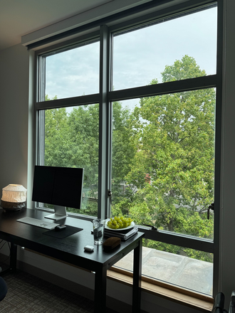 Outside view & desk - FULLY FURNISHED STUDIO AT 5 COWPERTHWAITE STREET - SUMMER SUBLET