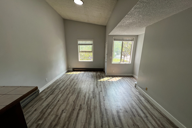 Bright, open living room with plenty of space to relax, study, or host friends. Just a 2-minute walk to UO! - 1414 Alder | 2 Minute Walk to UO Campus, Parking Included | $1,000 Cash Move-In Bonus