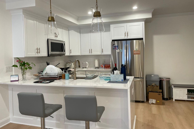 Kitchen - 2 Bed/2Bath apartment. Great for families/Graduate students/Postdocs. Easy commute to MIT/Boston