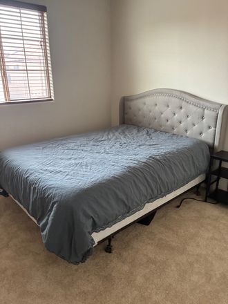 This is the bedroom that does have a Queen size bed - Private Home