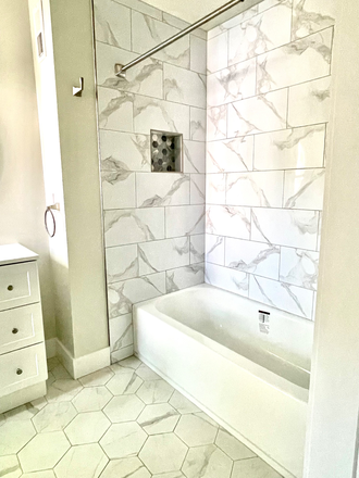 Bathroom - Charming 2 Bedroom House