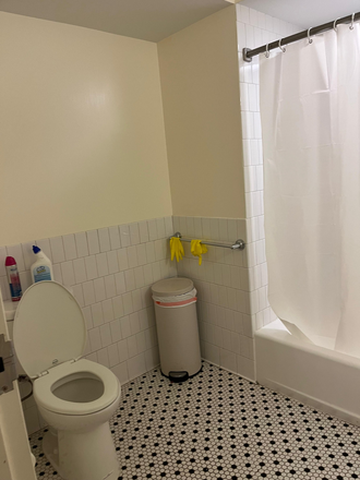 Bathroom - Winter sublet in OWA, On HBS campus, 15 minutes walk to Kennedy School/ Yard/ T station