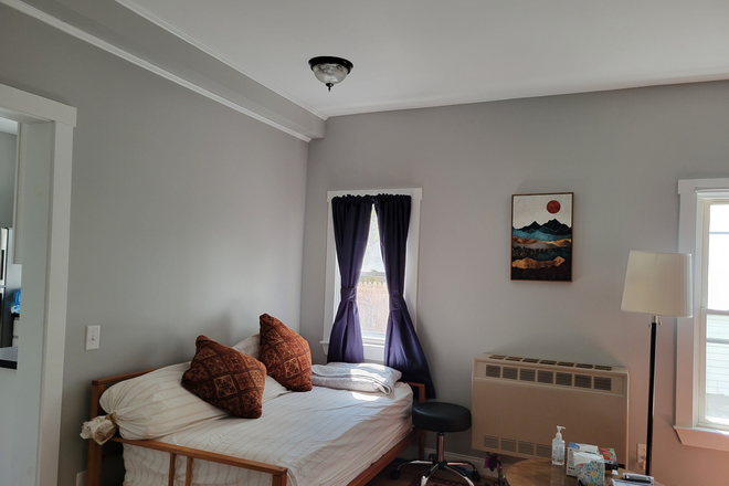 Living Room - Positive Vibes in the City