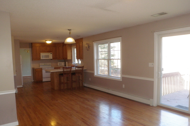 Kitchen - 5 minutes to Uconn, beautiful single house with 2 attached garages and finished basement
