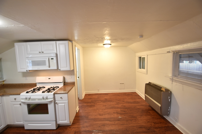 645 1/2 - 645 Arapahoe Ave. (Studio/1BA) Apartments