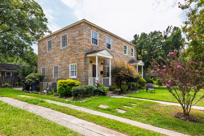 Outside - Fully Furnished 2BR in Old Windermere | Walkable Location + Private Patio Townhome