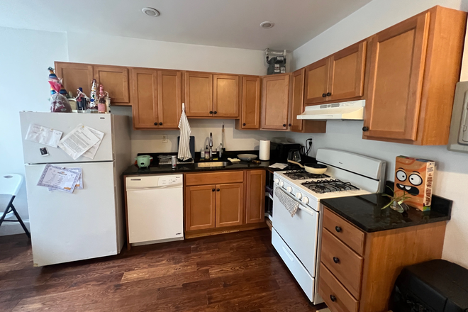 - - SPACIOUS 2bd **CLOSE TO B.U. & MBTA GREEN LINE! No Broker Fee!