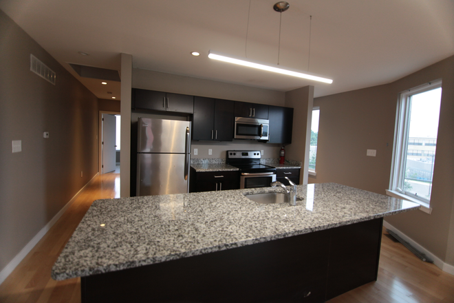 Kitchen - OCP - Gorgeous Spacious 4 Bed 2 Bath With Views of Campus Apartments