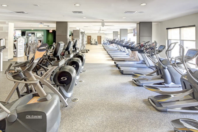 gym - Plaza on University Apartments