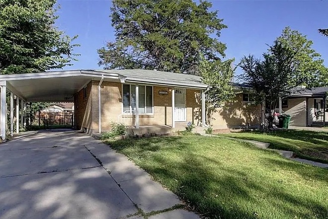 Street view of the house - Sale Street House