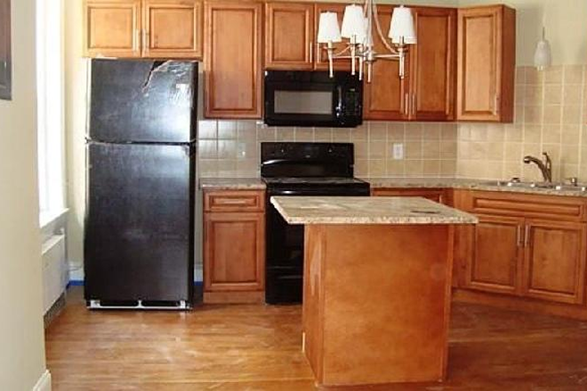 Kitchen - COOLIDGE CORNER 5 BED 2 BATH IN UNIT LAUNDRY BABCOCK ST 09/01 Apartments