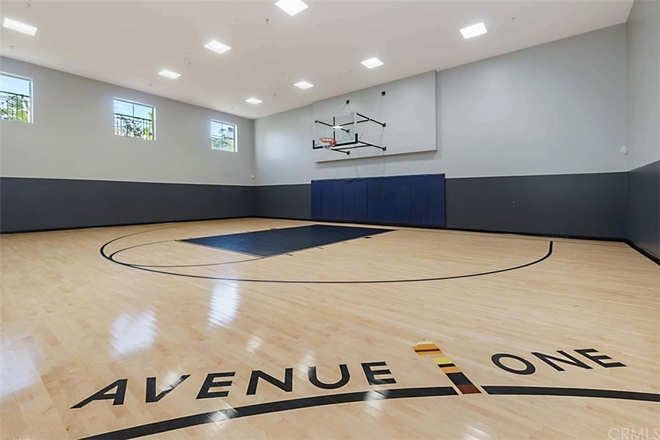 Basketball Court - Luxury Living Near UCI Medical Complex and UCI Campus - Walking distance to UCI Health and CHOC