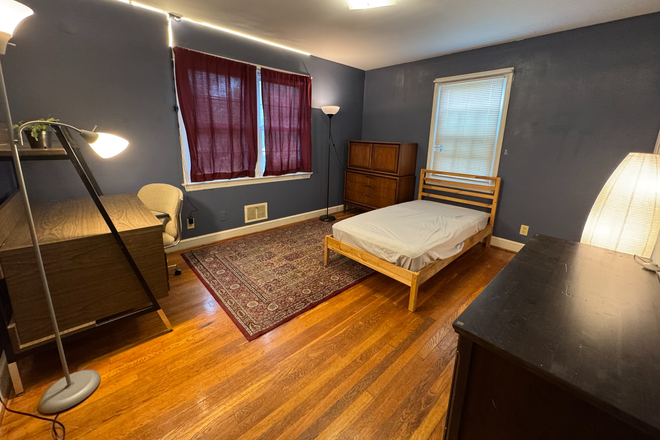master bedroom - Room for rent in Student house, summer sublet possible