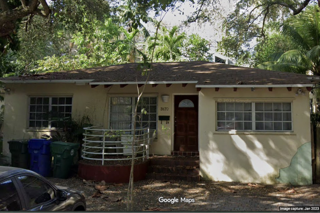 Front of house, front porch and driveway - Single- Family Home for Rent, Close to campus