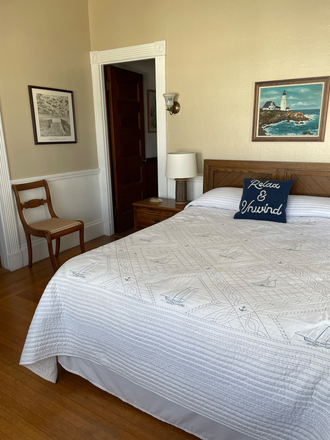 queen sized bed. bureau, bedside stand. chair and desk - Cottage House. Room with queen bed/second floor +sitting room. Kitchen/laundry privileges