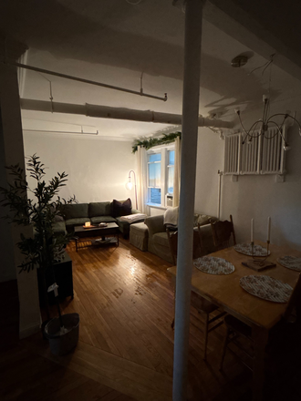 Main Living Room - Apartement close to campus