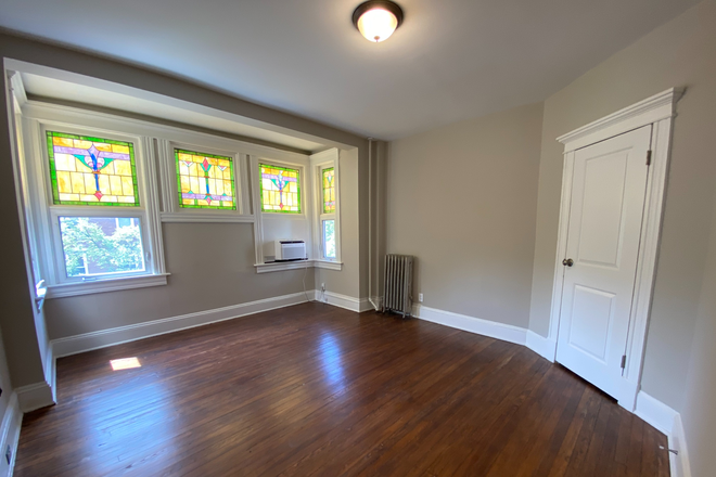 Bedroom 1 - Spacious 6 Bedroom House Close to JHU Homewood Campus