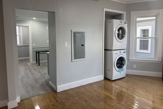 Living - One bedroom (shares 1 bath with another bedroom) left in a NEW 7-bed, 3-bath apartment