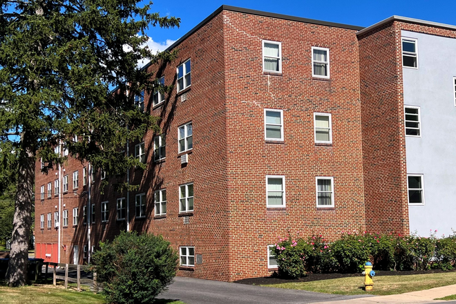 Exterior - Crestmont Apartments