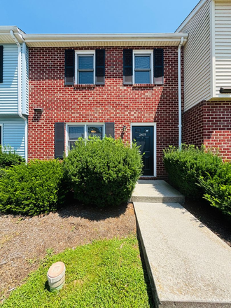 - 4 Bedroom, 3.5 Bath Townhouse
