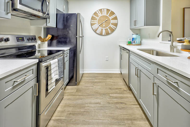 Kitchen - University Walk Apartments