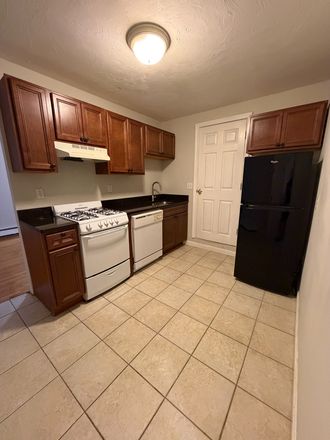 Call NOW for showings! 617-236-8600 - FLEET ST - *NO FEE* LRG MODERN 1BR/1BA IN NORTH END *AVAIL NOW* W/ DW, EIK, LNDRY IN BLDNG