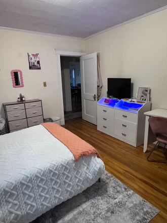 bedroom - Winter Break Sublease! Super close to BC shuttle, bus 65, and green line sutherland road stop