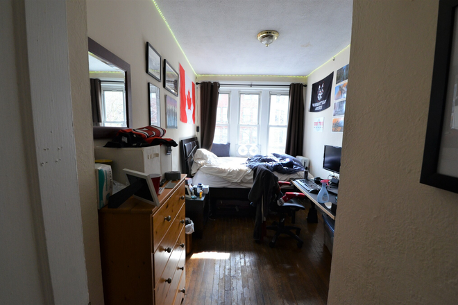 105 Peterborough St. - 3BED SPLIT - NO Broker's Fee!! - Avail 9/1 - Well lit Huge 3 BR Split on Peterborough St Apartments