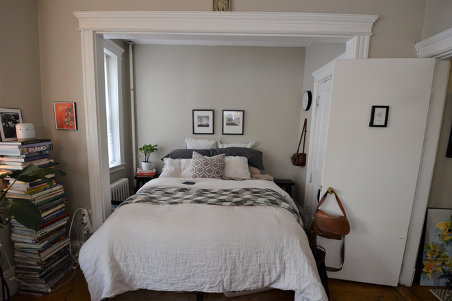 . - Renovated Alcove Studio on Peterborough St- Avail 9/1 Apartments