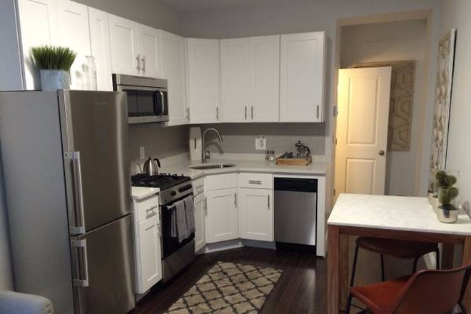 kitchen - 3 bed 1 bath (Back Bay) No Brokers Fee!!! Apartments