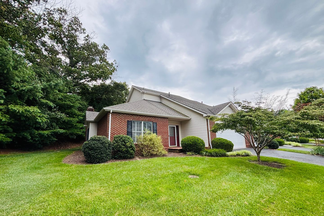 - * RE-RENTAL AVAILABLE 7/15/26 * 3 Bedroom 2.5 Half Bath Townhouse with 2 Car Garage