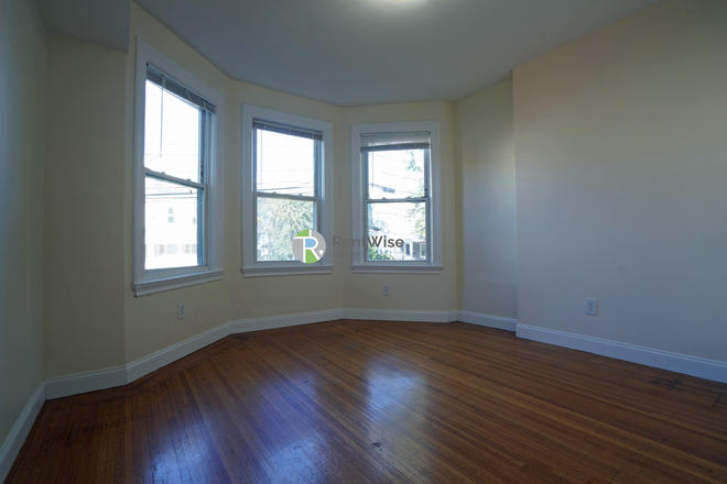1 - SEPT 2026 | Allston 2 Bed, 2 Bath | Central A/C | Hardwood Floors | Pet Friendly! | No Broker Fees! Apartments
