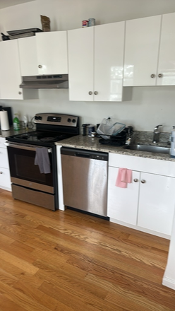 Hub Realty - Lower Allston, Beautiful 3 bedroom with dishwasher and deck, heat included Apartments