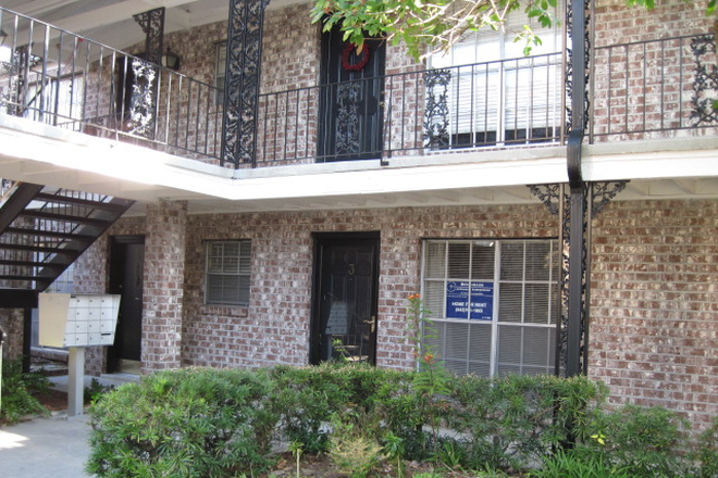 1ST FLOOR UNIT ENTRY NEAR MAILBOXES - RIVERS BEND CONDOMINIUM COMMUNITY, WEST ASHLEY