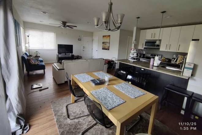 dining room - Park East Apartments