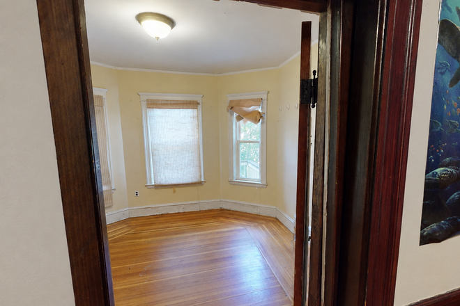 - - PRIME LOCATION TUFTS HOUSING JUNE 2027 Apartments