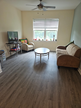 living room - Campus Crossings
