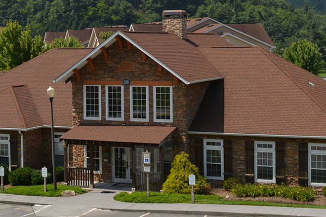 Main club house - University Highlands