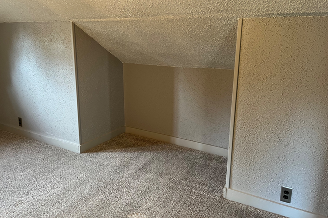 Alcove in bedroom - Upstairs Suite of Rooms in Private Home