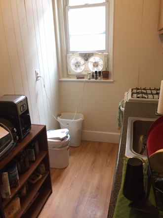 . - 1 Bedroom Split, 1 Bathroom Apartment