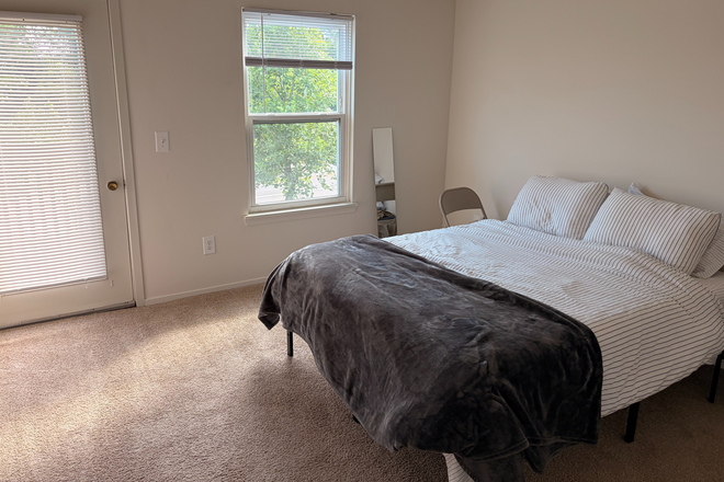 Bedroom - 1b1b Apartment Aug 2026 - Jul 2027, 6 min driving to North Campus